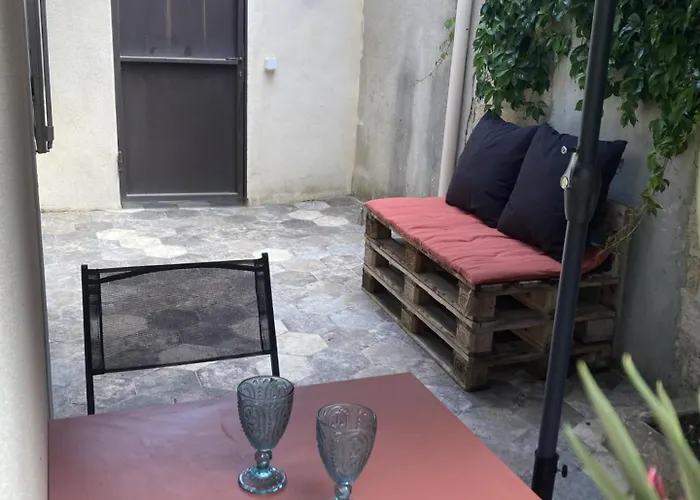 Le Studio D\'Auguste- Coeur De Nimes-Chaleureux-Emplacement Ideal